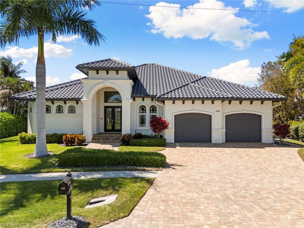 1722 BAHAMA AVE MARCO ISLAND, FL 34145