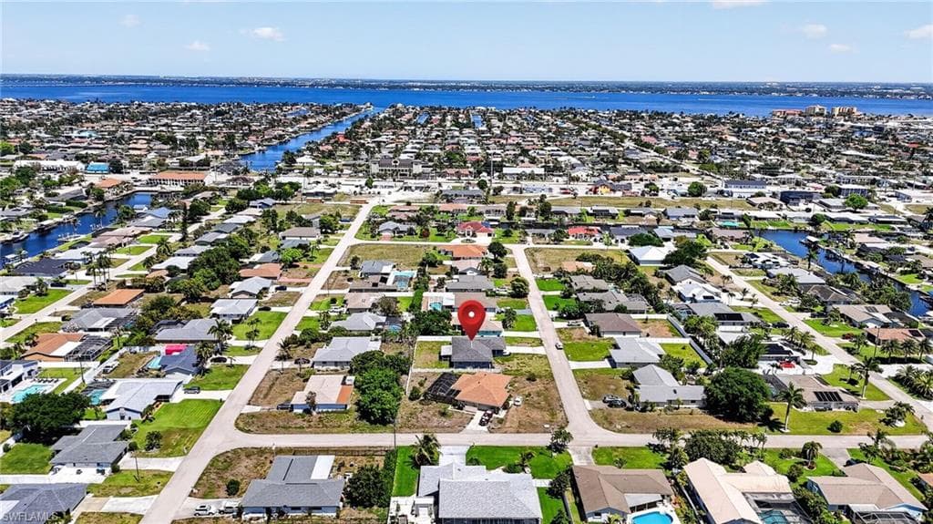 1305 SE 37th TER CAPE CORAL, FL 33904