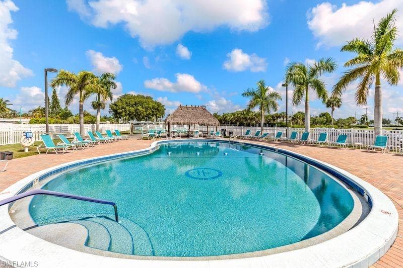 10 Abilene TRL 192 NAPLES, FL 34113