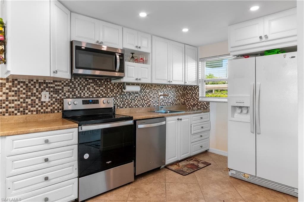 49 High Point CIR S 102 NAPLES, FL 34103