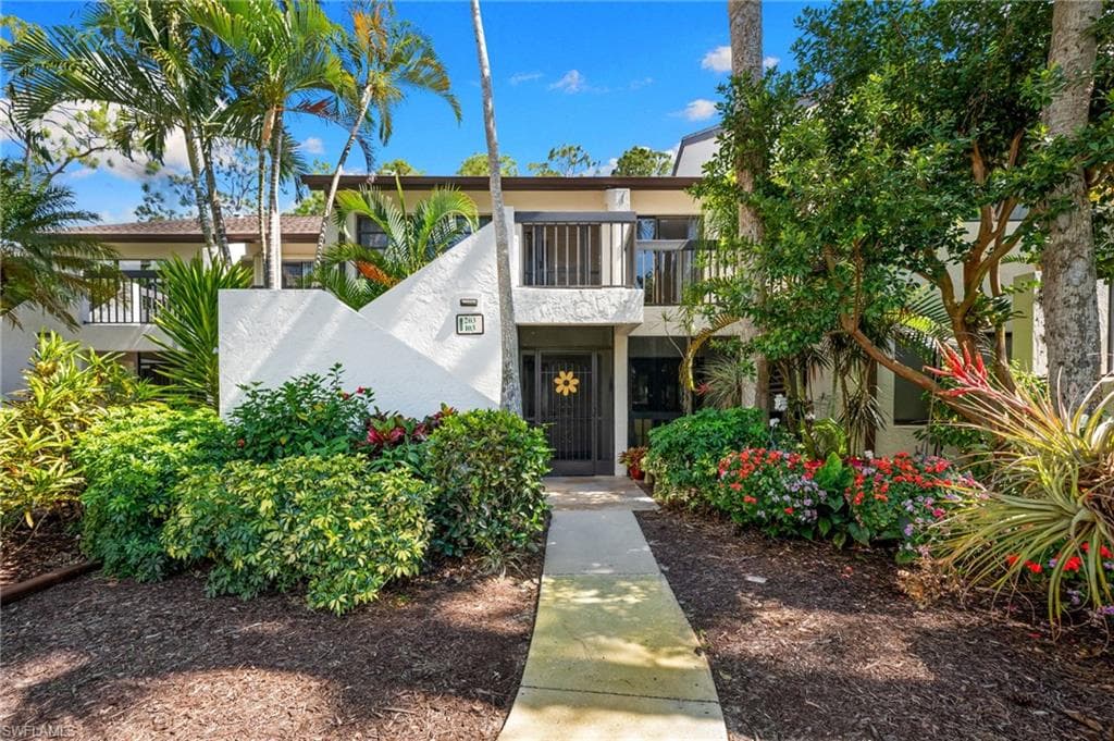 1808 Kings Lake BLVD 203 NAPLES, FL 34112