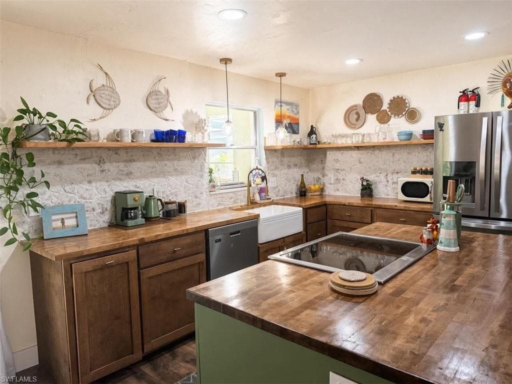 1641 Mansville TER NORTH FORT MYERS, FL 33903