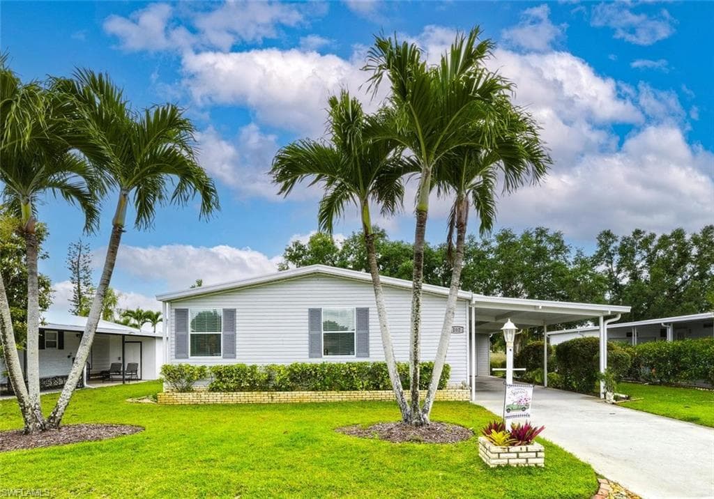 102 Estelle DR NAPLES, FL 34112