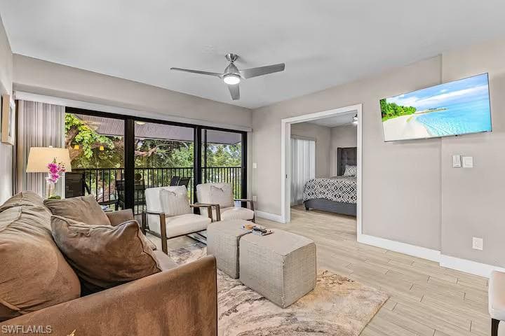 600 Neapolitan WAY 341 NAPLES, FL 34103