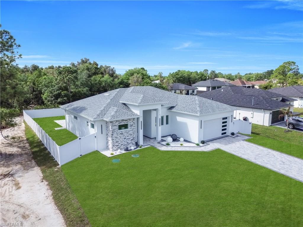 2703 34th ST SW LEHIGH ACRES, FL 33976