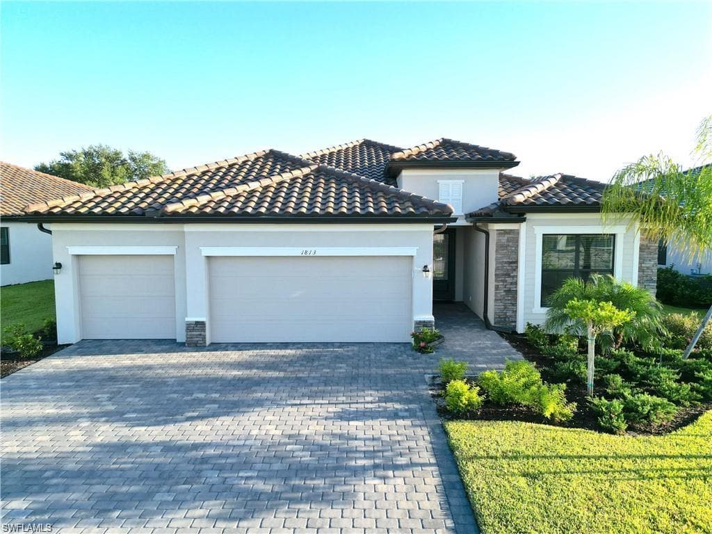 1813 Lema CT NAPLES, FL 34120