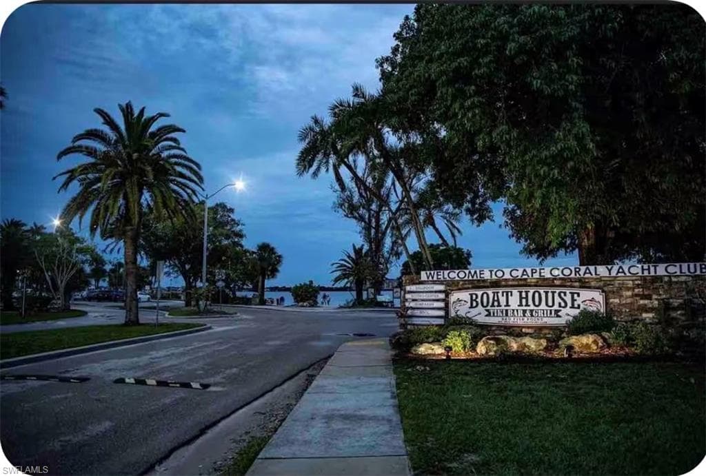 726 Sabur CT CAPE CORAL, FL 33904