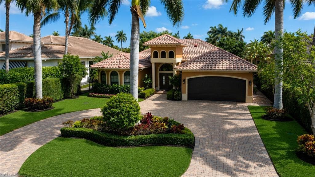 672 Fairway TER NAPLES, FL 34103