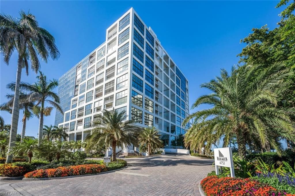 4751 Gulf Shore BLVD N PH7 NAPLES, FL 34103