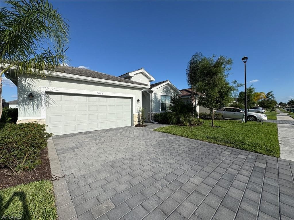 2458 Orchard ST NAPLES, FL 34120