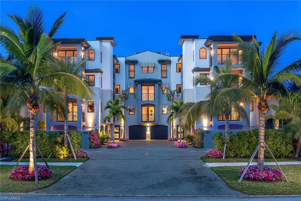 985 8th AVE S 102 NAPLES, FL 34102