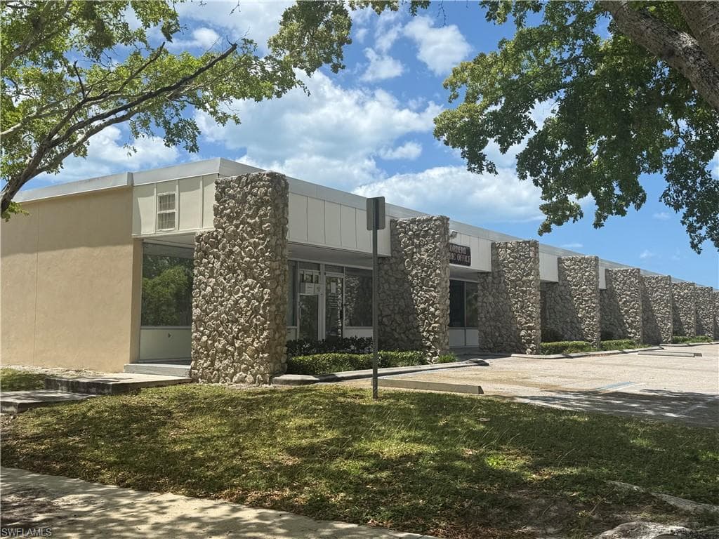 1090 6th AVE N 24 NAPLES, FL 34102