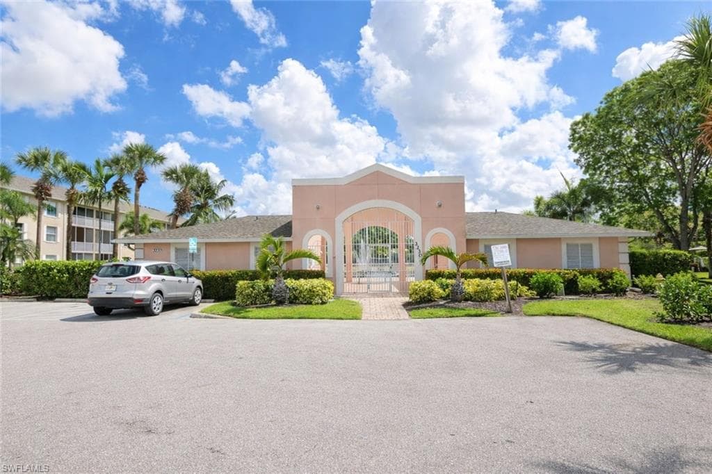 3225 Cypress Glen WAY 105 NAPLES, FL 34109