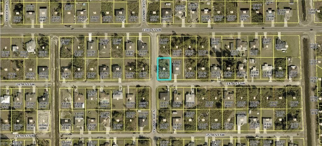 3720 24th ST SW LEHIGH ACRES, FL 33976