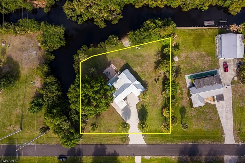17041 E Lake DR NORTH FORT MYERS, FL 33917