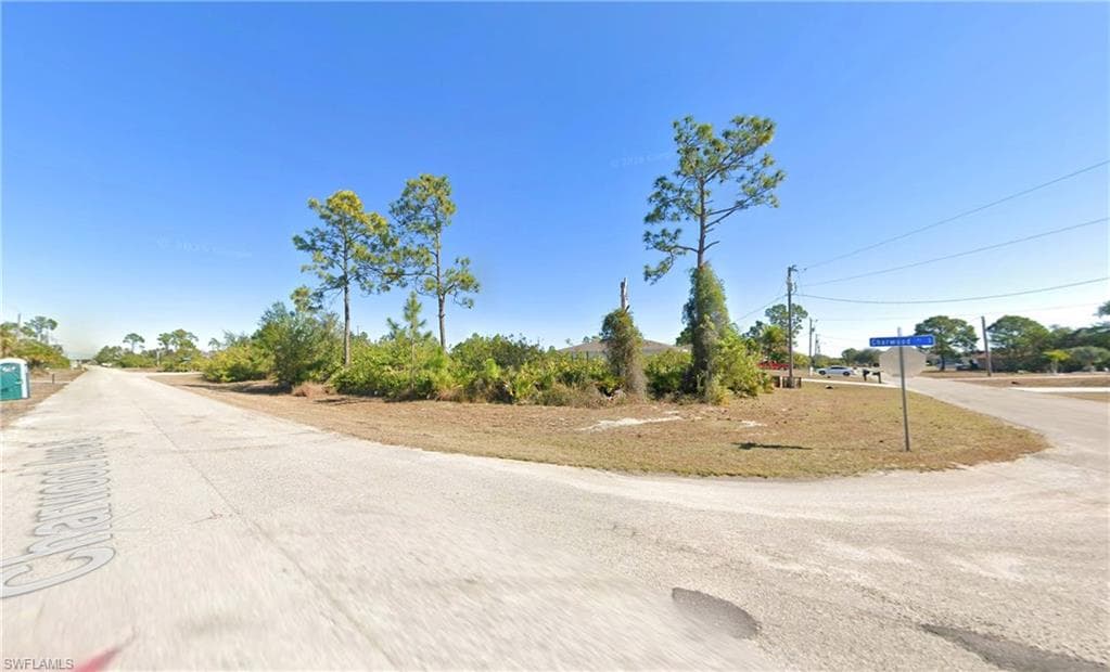 635 Chambers ST E LEHIGH ACRES, FL 33974