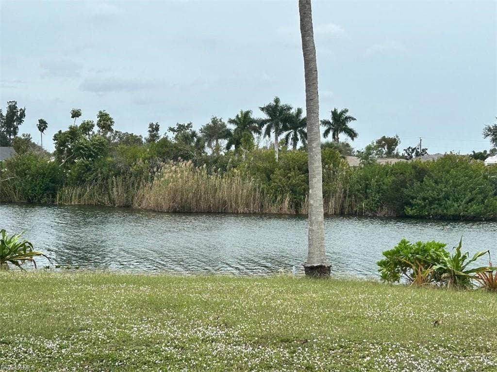 225 NE 10th PL CAPE CORAL, FL 33909