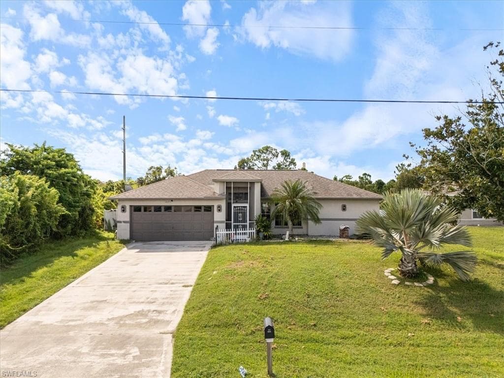 1021 Alvin AVE LEHIGH ACRES, FL 33971