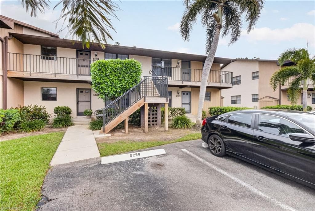 5270 Treetops DR J201 NAPLES, FL 34113