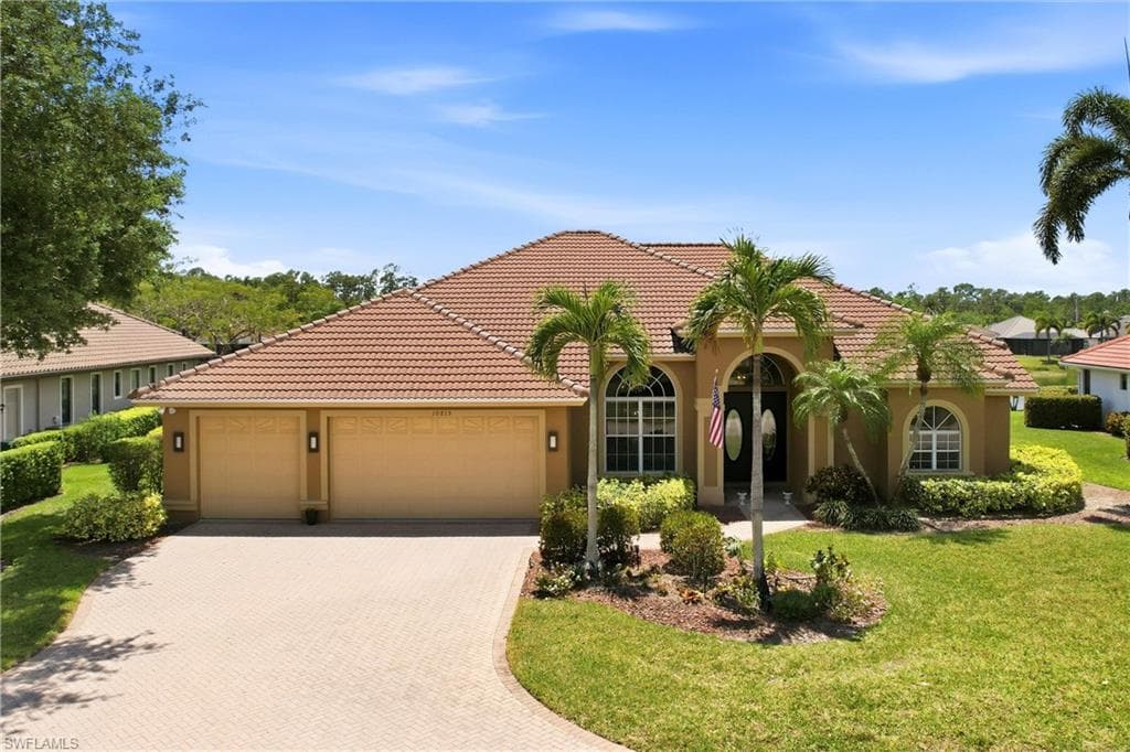 10815 Phoenix WAY NAPLES, FL 34119