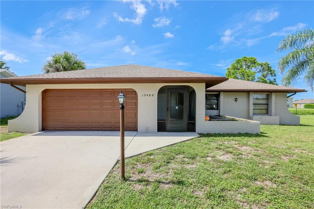 19480 Poppytree CT LEHIGH ACRES, FL 33936