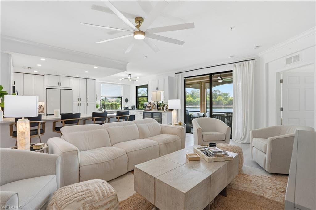 9476 Napoli LN 101 NAPLES, FL 34113
