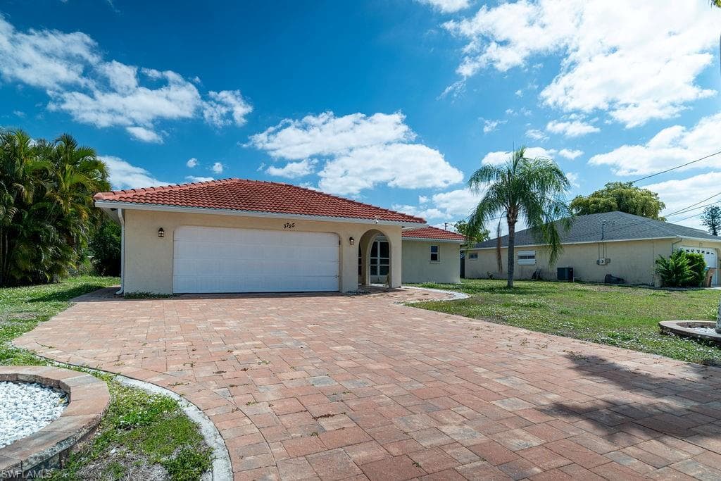 3725 8th PL CAPE CORAL, FL 33904