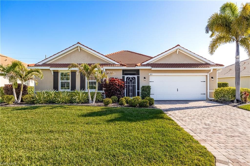 3055 Apple Blossom DR ALVA, FL 33920