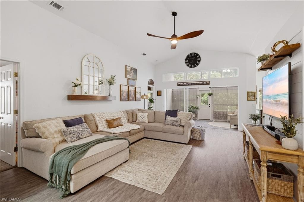 9801 Las Casas DR