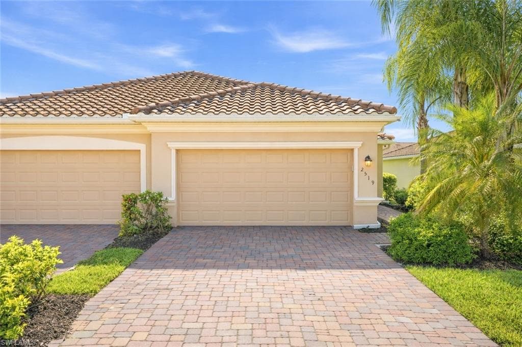 2519 Vine AVE NAPLES, FL 34120