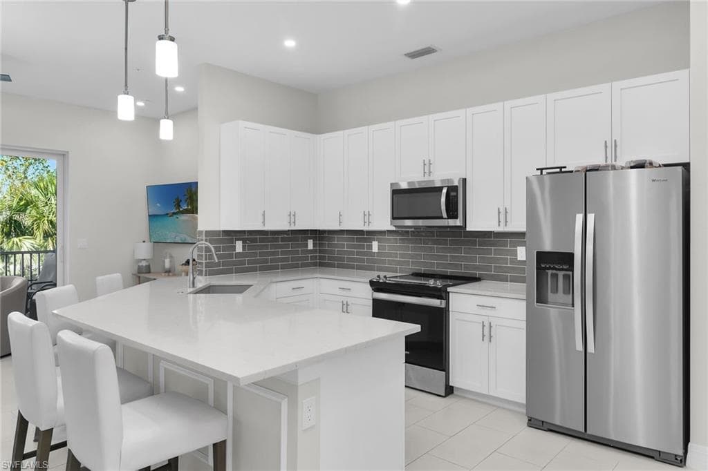 268 Indies DR E 202 NAPLES, FL 34114