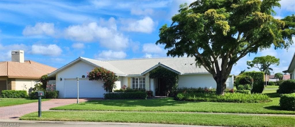 1417 Foxfire LN NAPLES, FL 34104