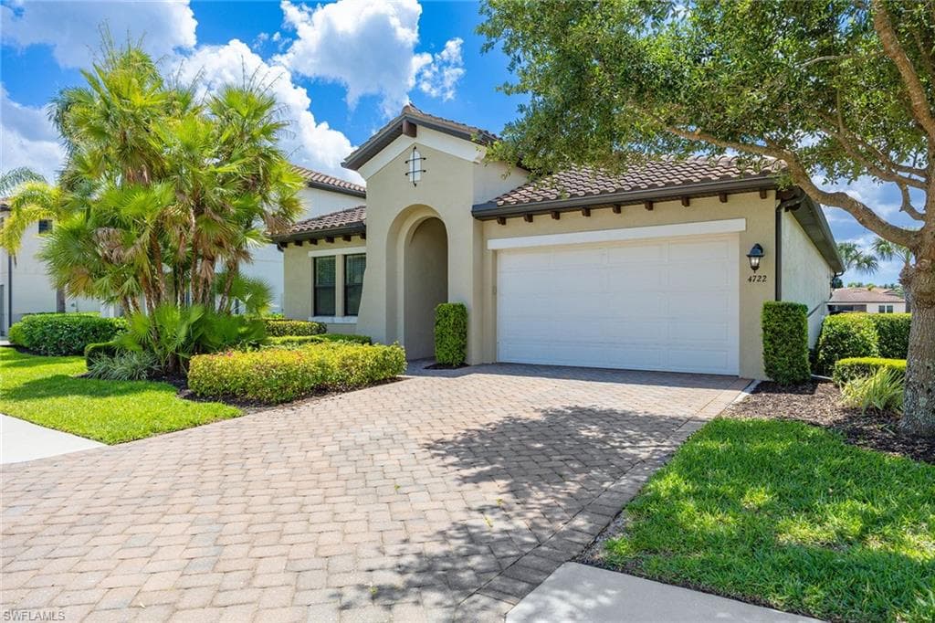 4722 Formosa DR NAPLES, FL 34119