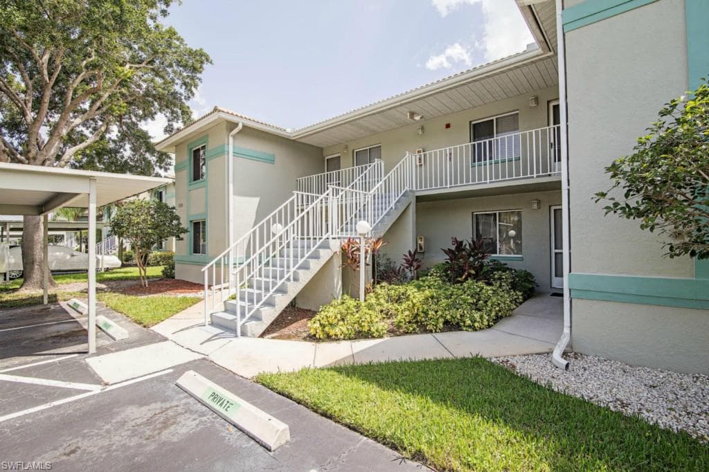 180 Furse Lakes CIR E8 NAPLES, FL 34104