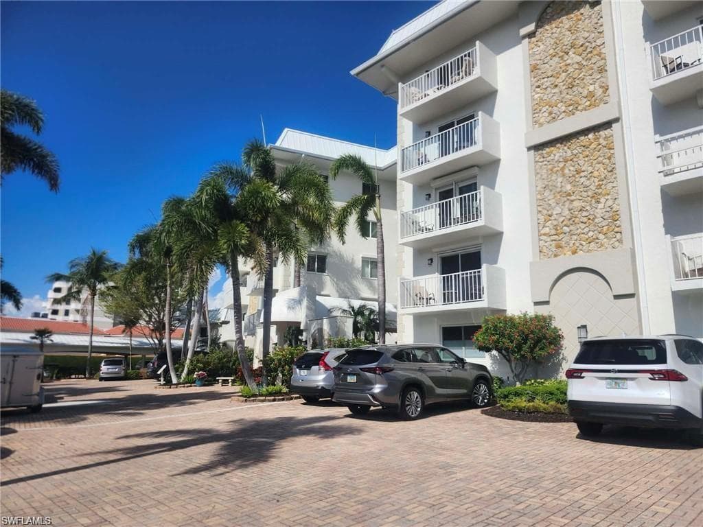 3000 Gulf Shore BLVD N 113 NAPLES, FL 34103