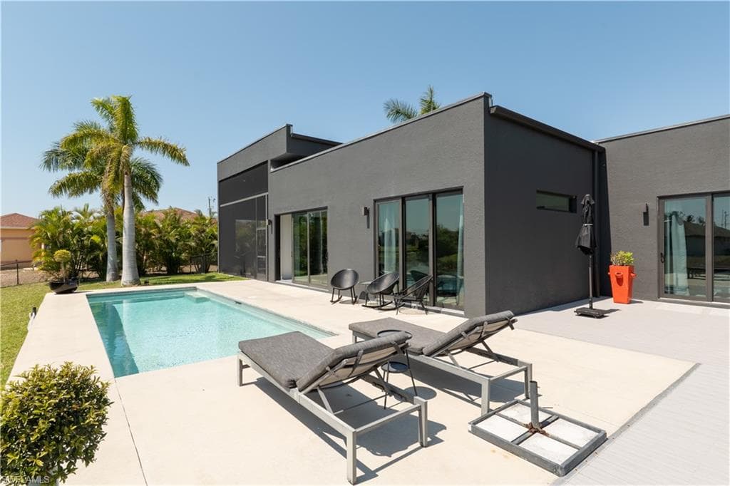 1620 1st ST CAPE CORAL, FL 33991