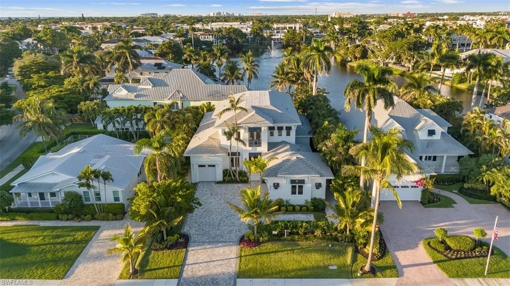 493 8th AVE S NAPLES, FL 34102