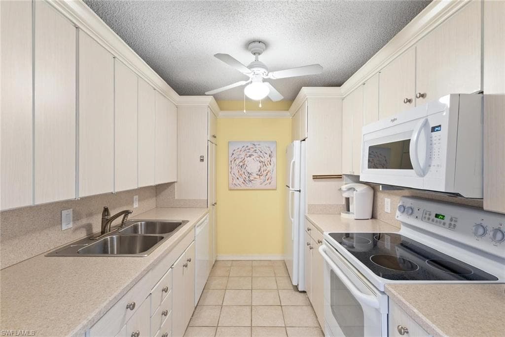 555 Park Shore DR B302 NAPLES, FL 34103