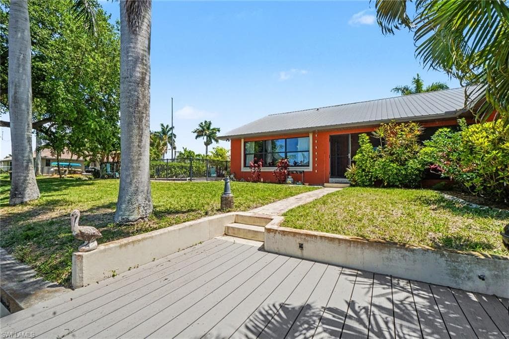 1422 SW 4th AVE CAPE CORAL, FL 33991