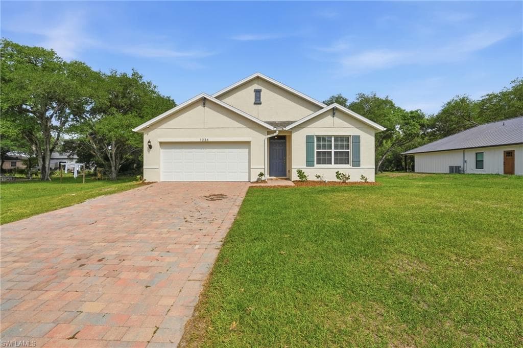 1236 March LN LABELLE, FL 33935