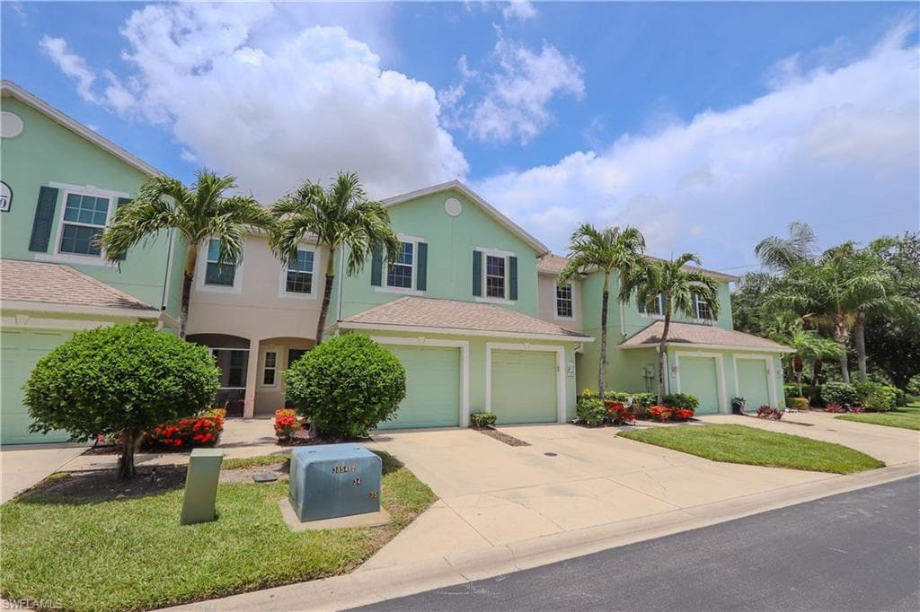 3630 Pine Oak CIR 105 FORT MYERS, FL 33916