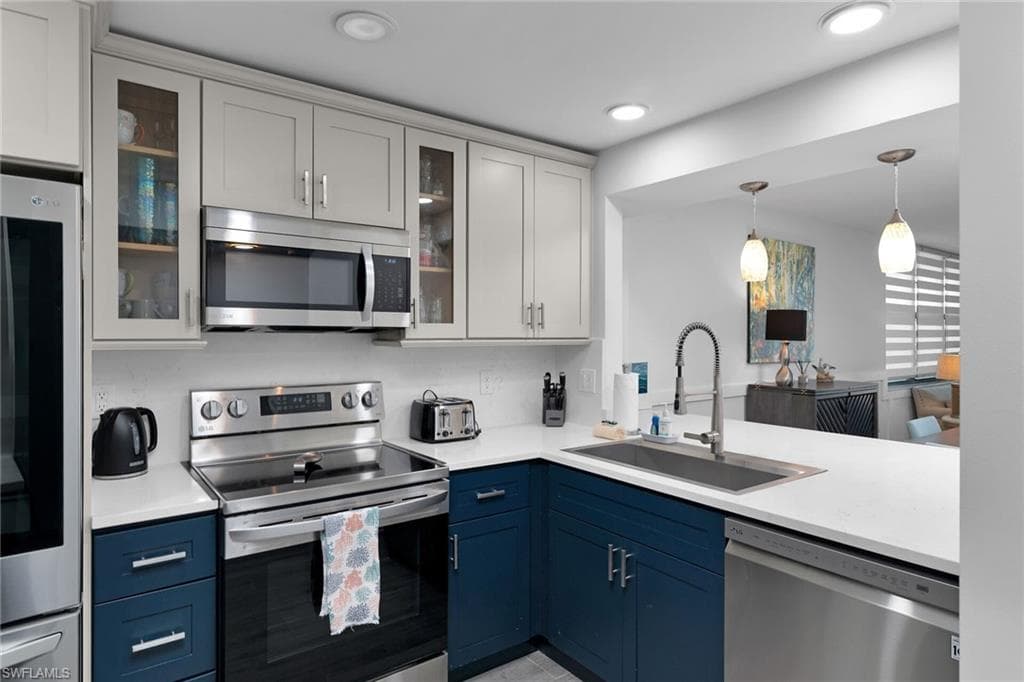 591 Seaview CT A402 MARCO ISLAND, FL 34145