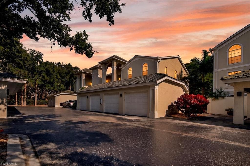 15395 Cedarwood LN 104 NAPLES, FL 34110