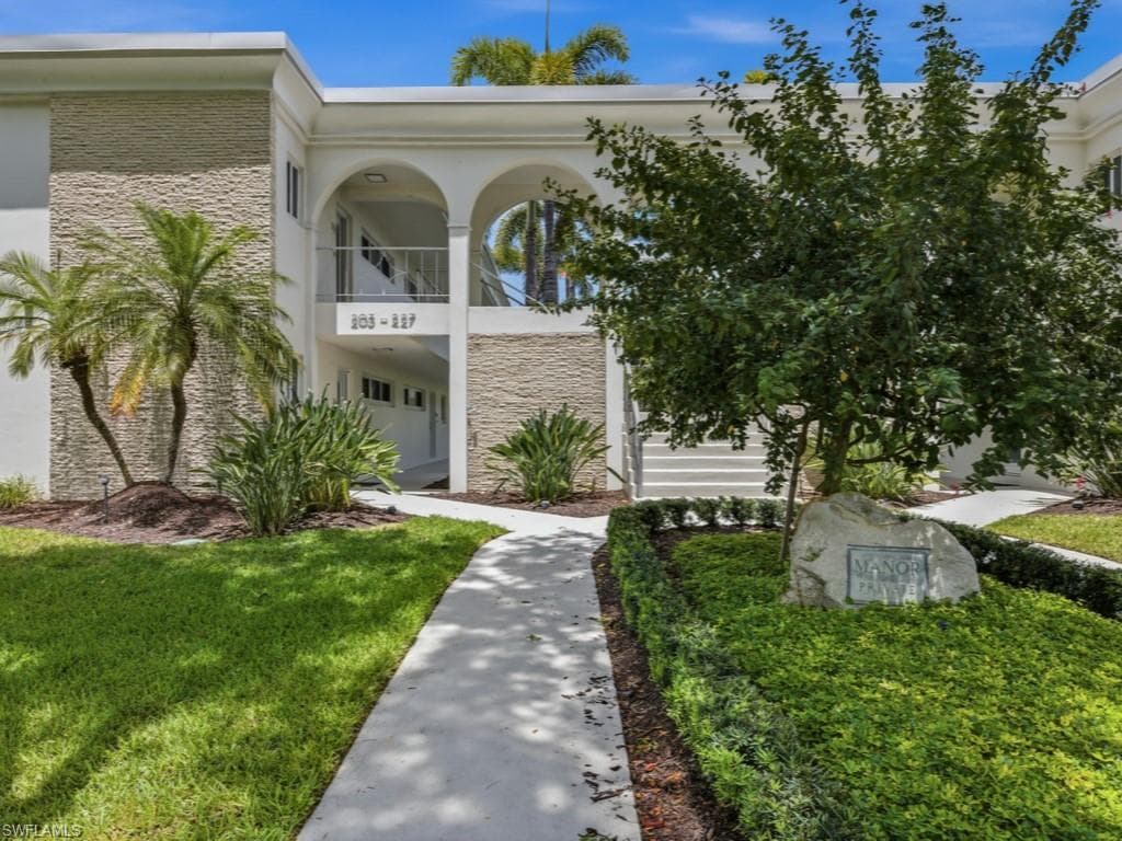 211 3rd AVE S 211 NAPLES, FL 34102