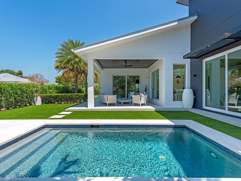 1218 14th AVE N NAPLES, FL 34102