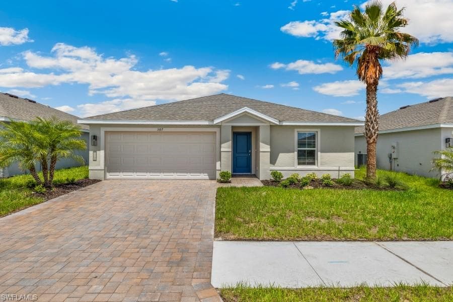 387 RADIANT SUN LN LEHIGH ACRES, FL 33936
