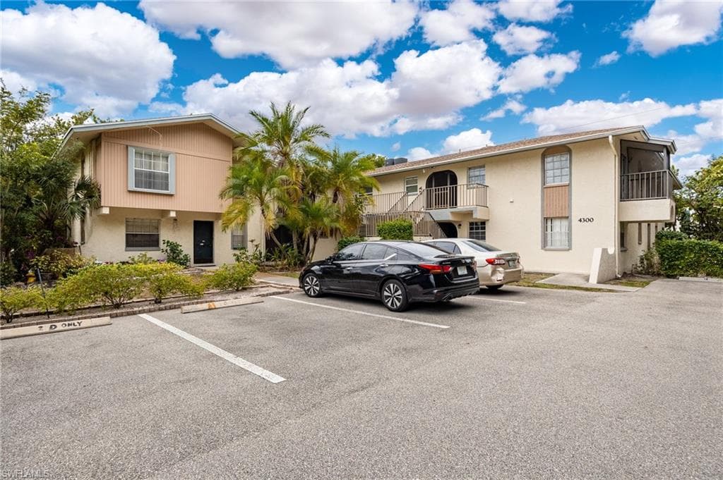4300 Gulfstream DR 1C NAPLES, FL 34112