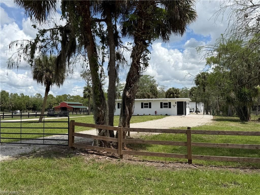 1818 Richards ST NAPLES, FL 34120