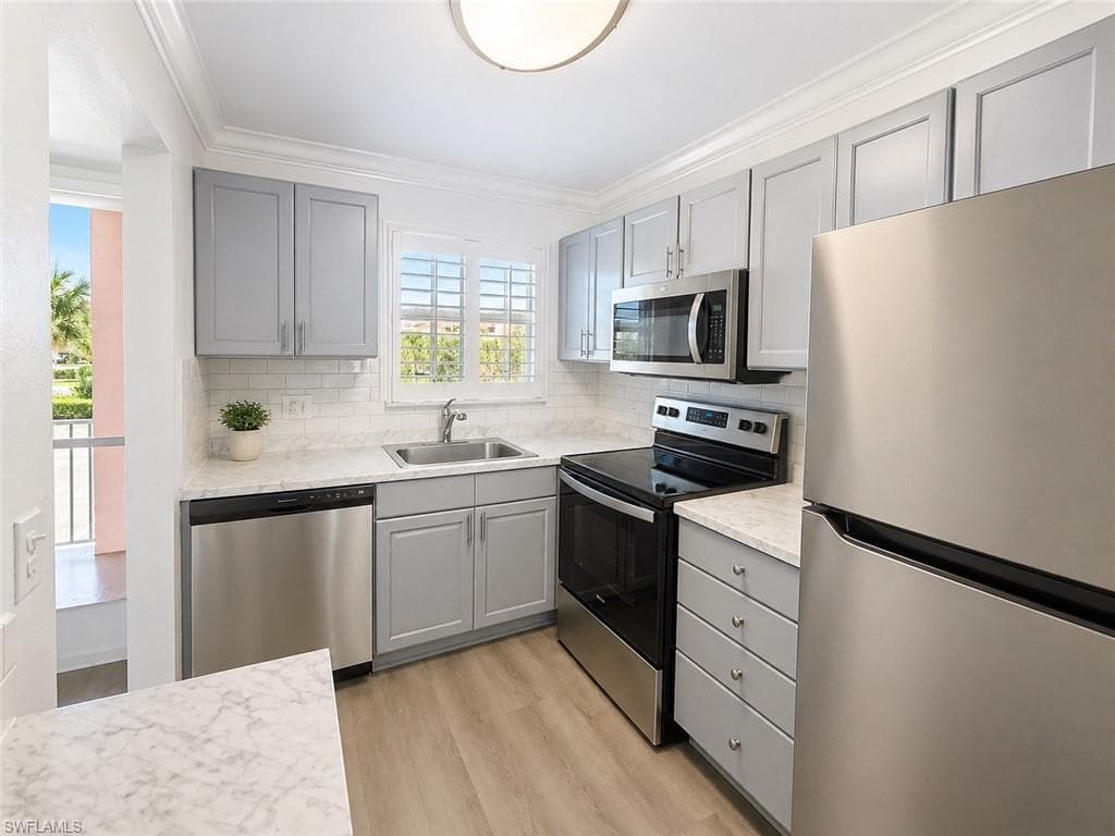 225 Turtle Lake CT 210 NAPLES, FL 34105