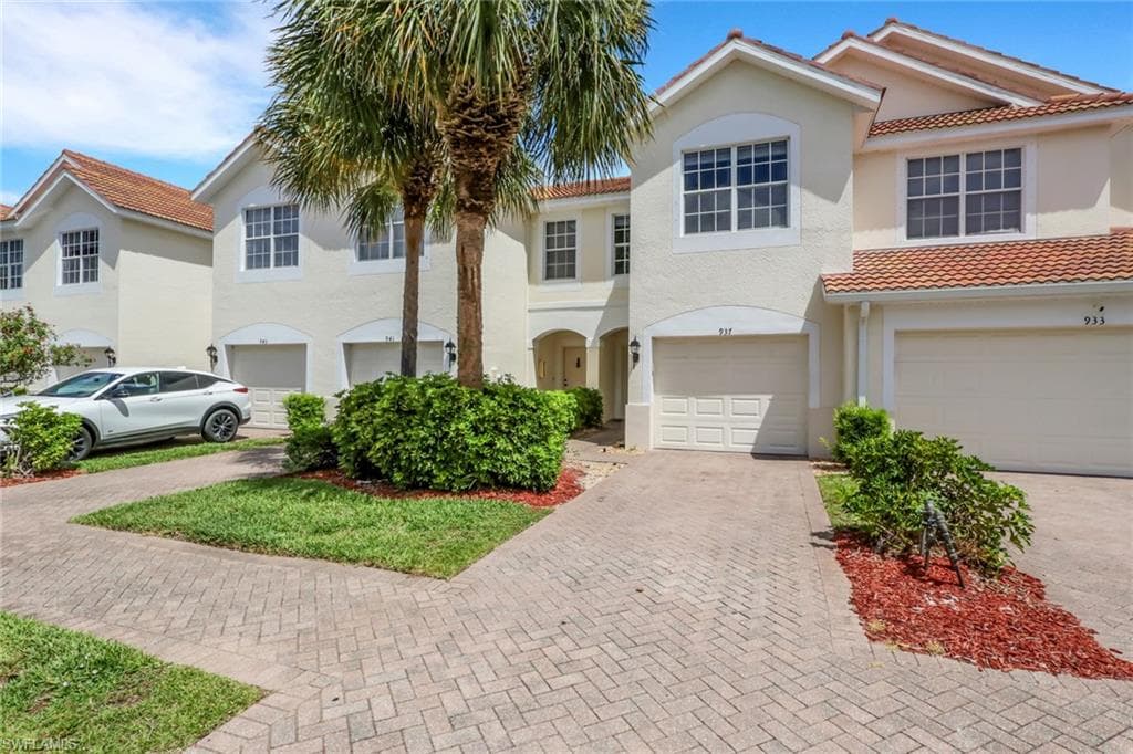 937 Hampton CIR 108 NAPLES, FL 34105